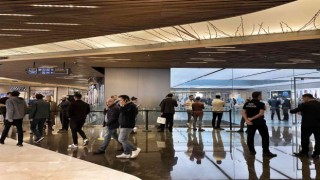 57 bin TLlik cep telefonunu almak için kuyruğa girdiler