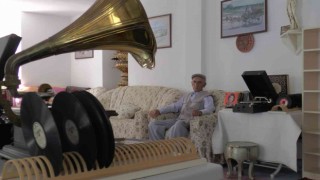 60 yıldır biriktirdiği antika eşyaları devlete bağışlamak istiyor