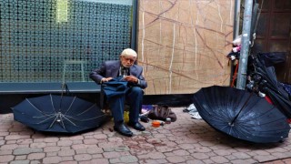 70 yıllık şemsiye tamircisi: “Takatim oluncaya dek bu işi yapacağım”