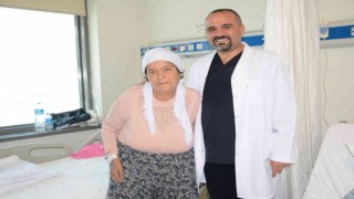 74 yaşındaki hasta safra yolundaki taşlardan ameliyatsız kurtuldu