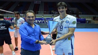 8. TSYD İzmir Voleybol Turnuvasında kazanan Arkasspor