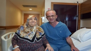 85 yaşındaki kadının rahminden 25 santimlik kitle çıkartıldı