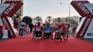 9 Eylül İzmir Yarı Maratonu rekor katılımla başladı