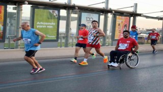 9 Eylül İzmir Yarı Maratonuna rekor katılım
