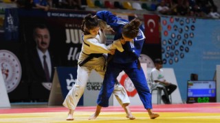 9 ülkeden 259 sporcu kozlarını Kocaelide paylaşıyor