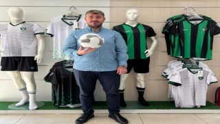 A. Denizlispor Başkanı Uz, kulübün resmi ürünlerinin satıldığı mağazaları ziyaret etti