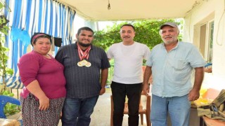 Acardan Görme Engelli Halter Türkiye Şampiyonu Poyraza destek