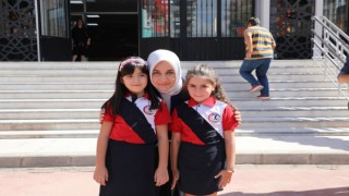 Afyonkarahisarda 10 bin 972 öğretmen ve 147 bin 241 öğrenci ile ders başı yaptı