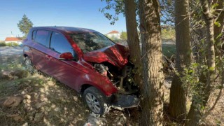 Afyonkarahisarda 2 otomobilin çarpıştığı kazada sürücüler yaralandı