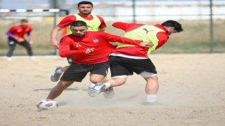 Afyonspor kum sahada kuvvet ve kondisyon antrenmanı yaptı