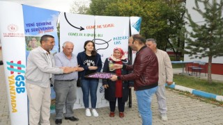 Ağrıda öğrenciler ikramlarla karşılandı