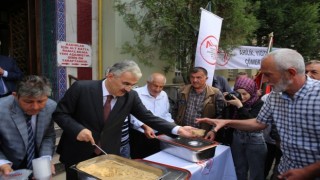 Ahilik Haftası dolayısıyla vatandaşlara irmik helvası dağıtıldı