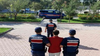 Aksarayda 6 yıl hapis cezası olan uyuşturucu tacirini jandarma yakaladı