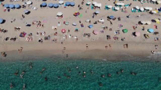 Alanya sahillerinde hafta sonu yoğunluğu yaşanıyor