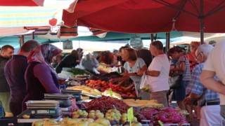 Alanyada yaşayan yerleşik ve tatilci yabancılar alışverişte semt pazarını tercih ediyor