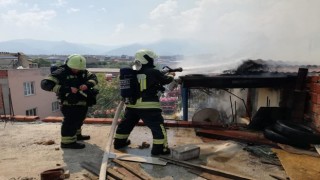 Alev alev yanan ev kullanılamaz hale geldi