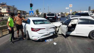 Alkollü sürücü aracı ile kırmızı ışıkta bekleyen araçların arasına daldı: 1 yaralı