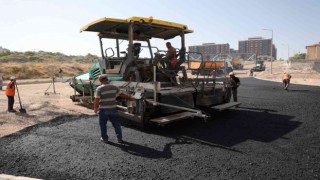 Altyapısı yenilenen cadde ve sokaklarda asfalt serimi yapıldı