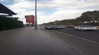 Anayolda geri geri giden otomobil, trafiği böyle tehlikeye soktu