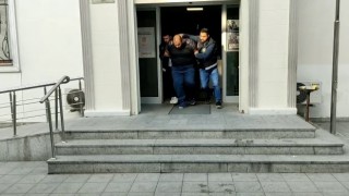 Annesinin kafasını kesip balkondan atan şahıs adliyeye sevk edildi
