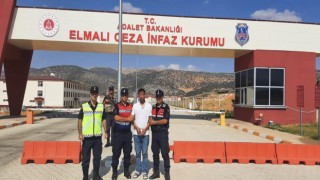 Antalyada 6 yıl hapis cezası bulunan şüpheli jandarmaya takıldı