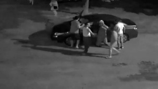 Antalyada aracını park etmeye çalışan adama komşu dayağı