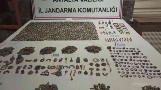 Antalyada jandarma 3 bin 331 parça tarihi eser ele geçirdi