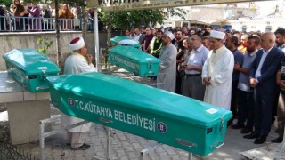 Antalyadaki trafik kazasında ölen 4 kişi Kütahyada toprağa verildi