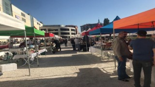 Antika pazarı nostalji tutkunlarını ağırlıyor
