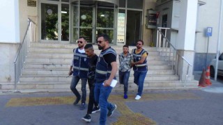 Aranan şahıslar yarım saatlik kovalamaca sonucu yakalandı