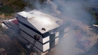 Arnavutköyde ayakkabı fabrikasındaki yangında can pazarı