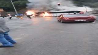 Artvinde seyir halindeki yolcu otobüsü alev alev yandı