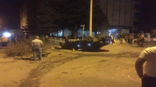 Aşırı süratli otomobil takla atarak alev aldı