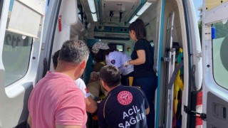 Ataşehirde Çinli turistleri taşıyan taksi kaza yaptı: 2 yaralı