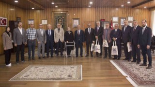 Atatürk Üniversitesi kampüsünde engelsiz üniversite bayrakları dalgalanmaya devam ediyor