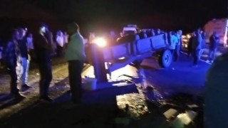 Avrupa Otoyolunda kamyonla çarpışan traktör devrildi: 2 yaralı