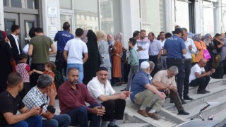 Avrupaya gönderiyorlar yalanını duyan mülteciler oraya koştu