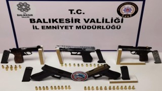 Ayvalık Polisi ruhsatsız silah taşıyanlara geçit vermiyor