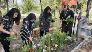 Azranın annesi, katilinin ölüm haberini kızına mezarında verdi