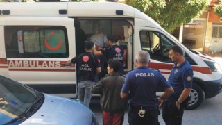 Babasını ve abisini bıçakladı