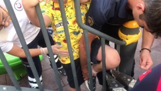 Bacağı kaydırak demirine sıkıştı, yardımına itfaiye ekipleri koştu