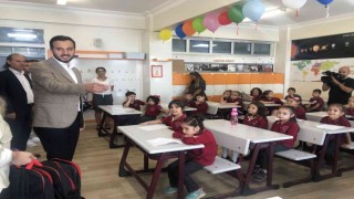 Bağcılarda bulunan birinci sınıf öğrencilerine kırtasiye desteği