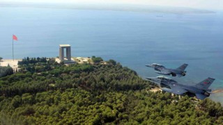Bakan Akar, Şehitler Abidesini selamladı