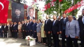Bakan Derya Yanık, katıldığı festivalde vatandaşlara Maraş dondurması ikram etti