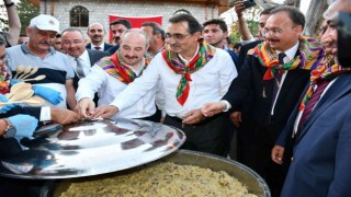 Bakan Dönmez ve Varank Söğütte Şifalı Pilav Kapak Açma Törenine katıldı