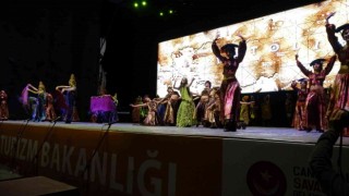 Bakan Ersoy, Anadolu Ateşi Dans Grubunun Troya gösterisini izledi