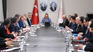 Bakan Özer, Bakanlık yöneticileri ile yeni eğitim öğretim yılı değerlendirmesi için bir araya geldi