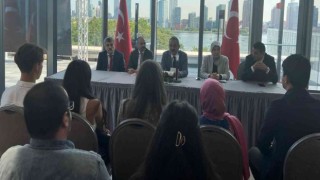 Bakan Özer, New Yorkta Türk öğrenciler ve eğitim ataşeleriyle buluştu
