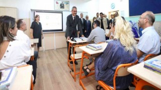 Bakan Özerden uyum eğitimleri programına başlayan okula ziyaret