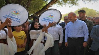 Bakan Soylu terörden temizlenen Bırkleyn mağaralarında gençlerle buluştu